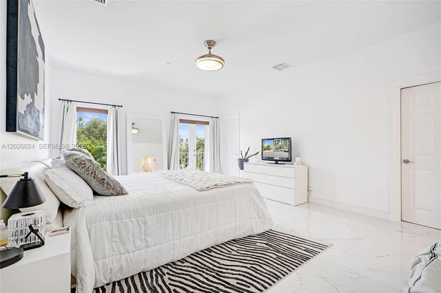 1112 NE 17th Way, Fort Lauderdale, FL 33304