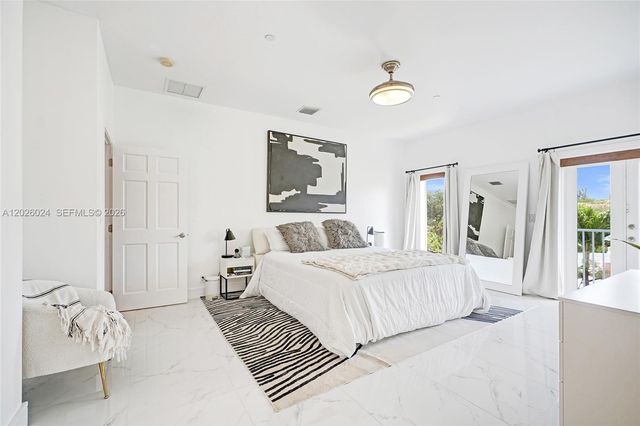 1112 NE 17th Way, Fort Lauderdale, FL 33304