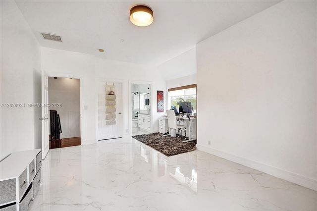 1112 NE 17th Way, Fort Lauderdale, FL 33304