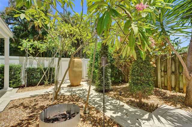 1112 NE 17th Way, Fort Lauderdale, FL 33304