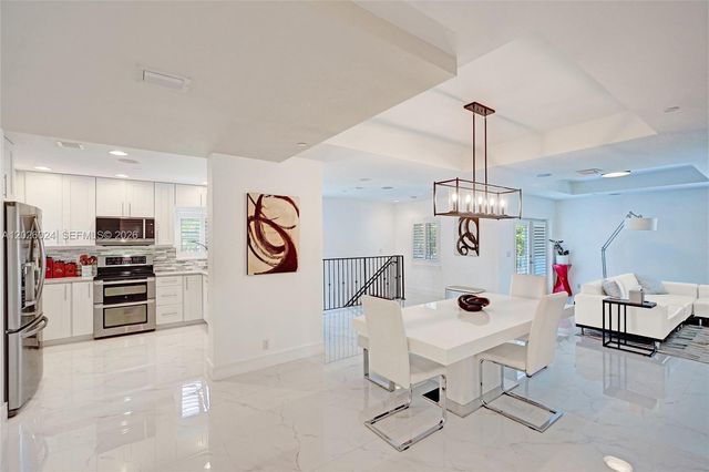 1112 NE 17th Way, Fort Lauderdale, FL 33304