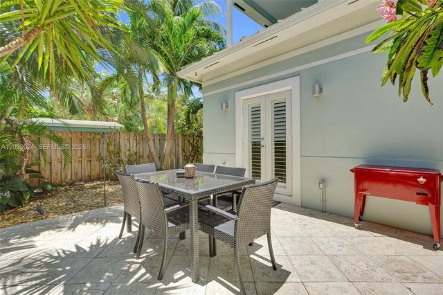 1112 NE 17th Way, Fort Lauderdale, FL 33304