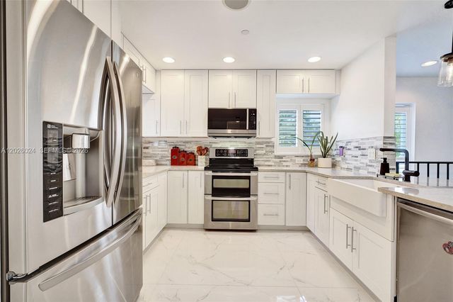 1112 NE 17th Way, Fort Lauderdale, FL 33304