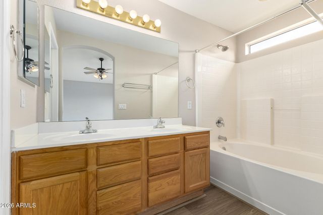 3136 E DESERT Lane, Gilbert, AZ 85234