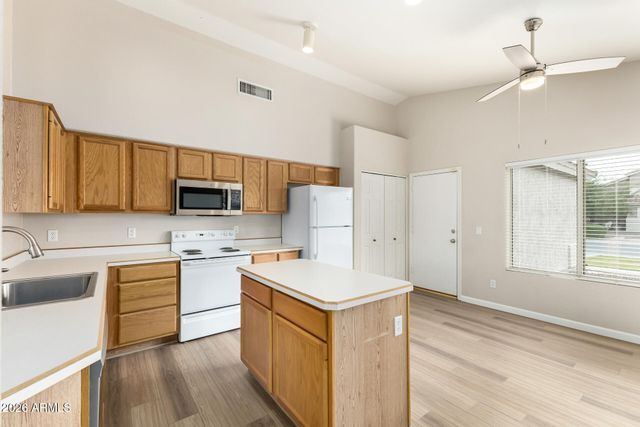 3136 E DESERT Lane, Gilbert, AZ 85234