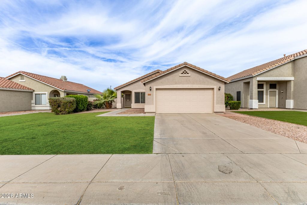 3136 E DESERT Lane, Gilbert, AZ 85234