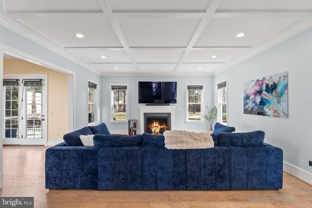 8633 FORT HUNT RD, Alexandria, VA 22308