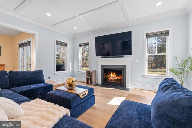 8633 FORT HUNT RD, Alexandria, VA 22308