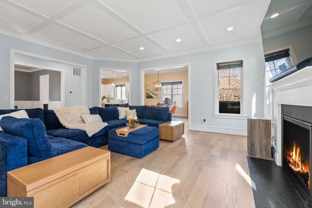 8633 FORT HUNT RD, Alexandria, VA 22308