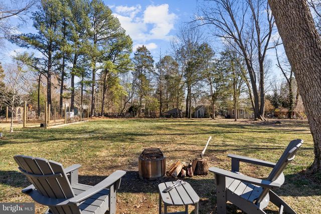 8633 FORT HUNT RD, Alexandria, VA 22308