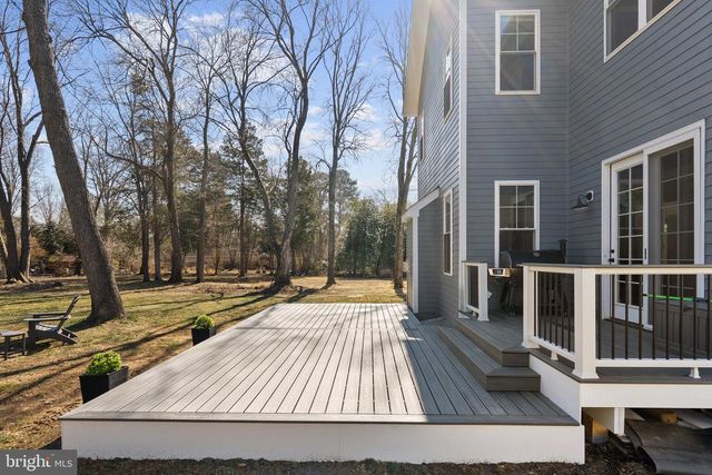 8633 FORT HUNT RD, Alexandria, VA 22308