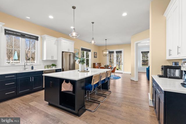 8633 FORT HUNT RD, Alexandria, VA 22308