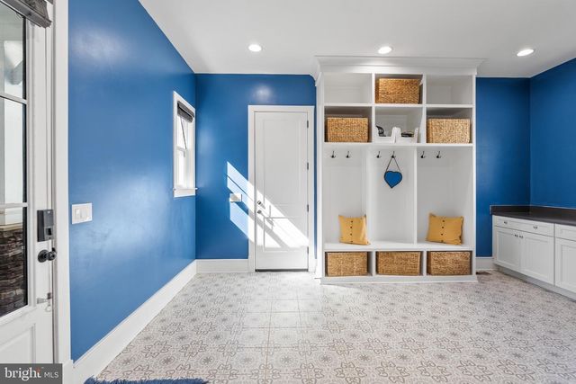 8633 FORT HUNT RD, Alexandria, VA 22308