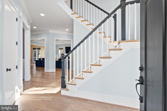 8633 FORT HUNT RD, Alexandria, VA 22308