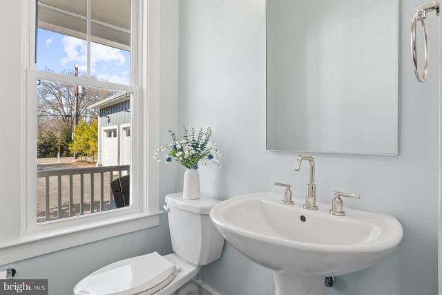 8633 FORT HUNT RD, Alexandria, VA 22308