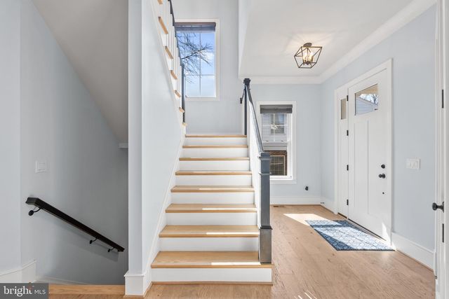 8633 FORT HUNT RD, Alexandria, VA 22308