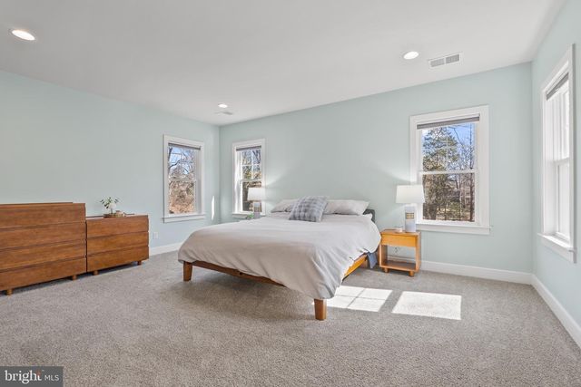 8633 FORT HUNT RD, Alexandria, VA 22308