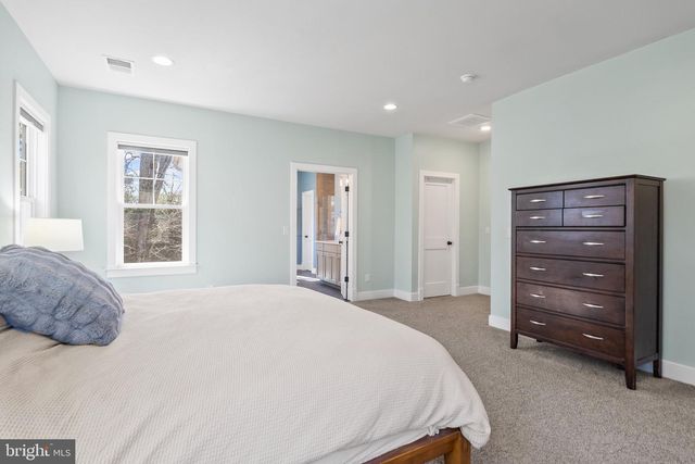 8633 FORT HUNT RD, Alexandria, VA 22308