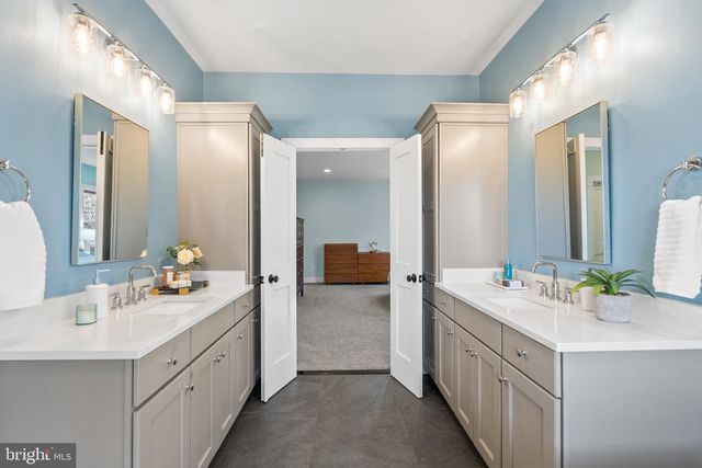 8633 FORT HUNT RD, Alexandria, VA 22308