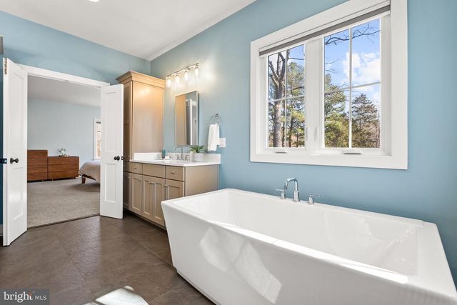 8633 FORT HUNT RD, Alexandria, VA 22308