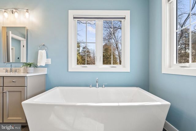 8633 FORT HUNT RD, Alexandria, VA 22308