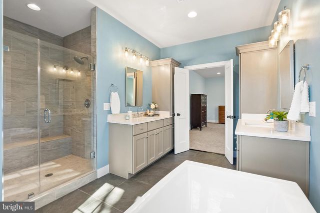 8633 FORT HUNT RD, Alexandria, VA 22308