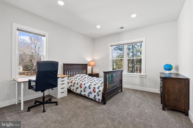 8633 FORT HUNT RD, Alexandria, VA 22308