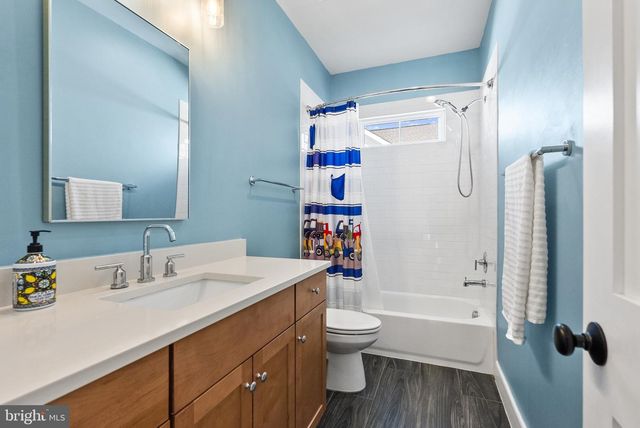 8633 FORT HUNT RD, Alexandria, VA 22308