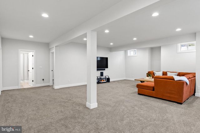 8633 FORT HUNT RD, Alexandria, VA 22308