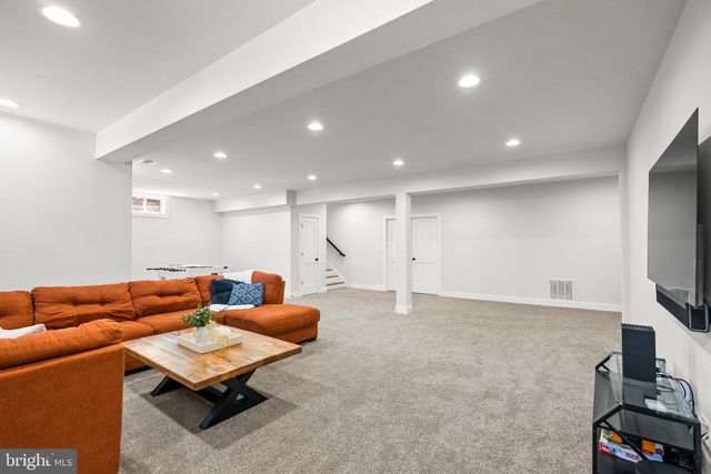 8633 FORT HUNT RD, Alexandria, VA 22308