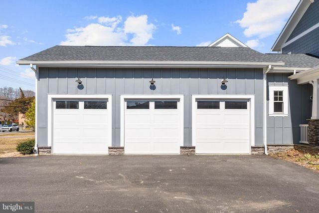 8633 FORT HUNT RD, Alexandria, VA 22308