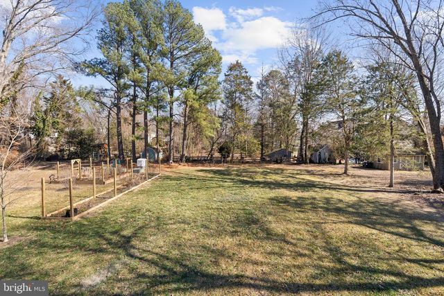 8633 FORT HUNT RD, Alexandria, VA 22308