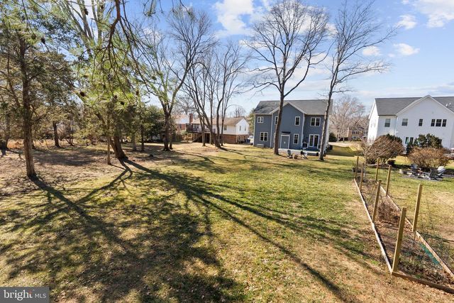 8633 FORT HUNT RD, Alexandria, VA 22308