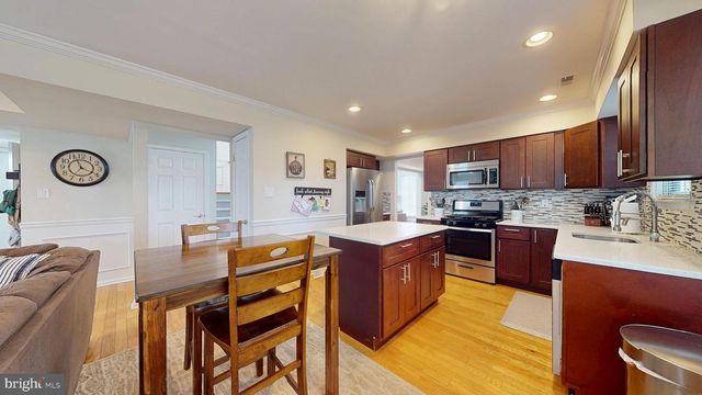 36 CHRISTOPHER MILLS DR, Mount Laurel, NJ 08054