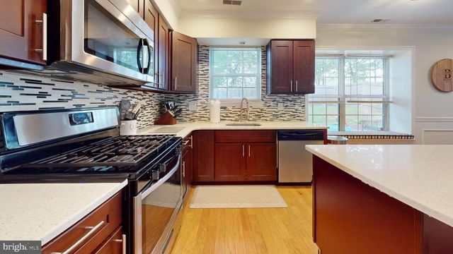 36 CHRISTOPHER MILLS DR, Mount Laurel, NJ 08054