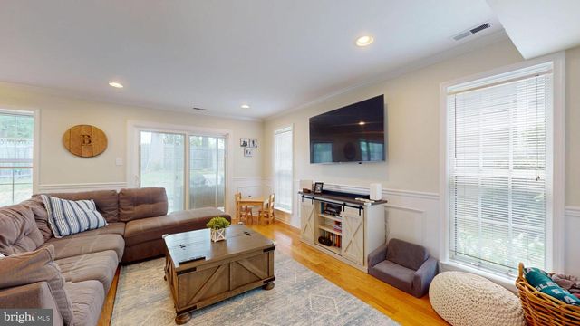 36 CHRISTOPHER MILLS DR, Mount Laurel, NJ 08054