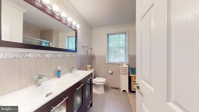 36 CHRISTOPHER MILLS DR, Mount Laurel, NJ 08054