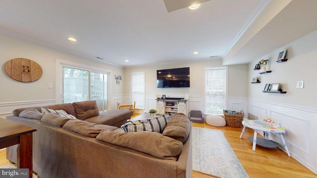 36 CHRISTOPHER MILLS DR, Mount Laurel, NJ 08054