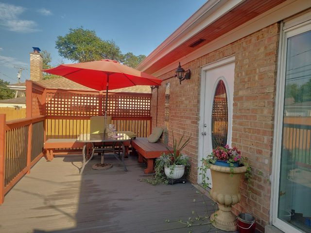 7918 W Oakton Street, Niles, IL 60714