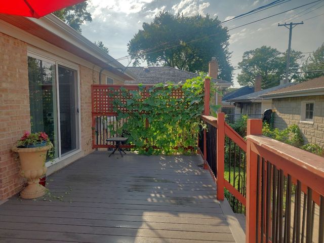 7918 W Oakton Street, Niles, IL 60714