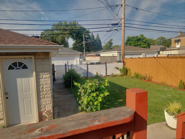 7918 W Oakton Street, Niles, IL 60714