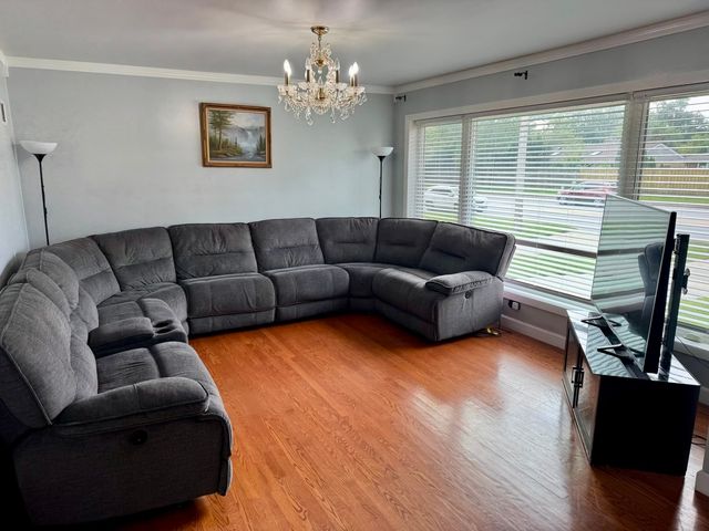 7918 W Oakton Street, Niles, IL 60714
