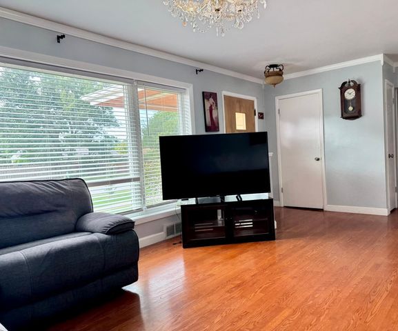7918 W Oakton Street, Niles, IL 60714