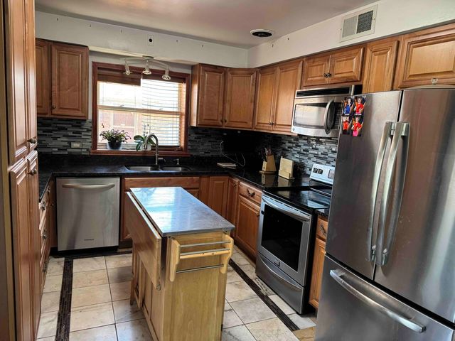 7918 W Oakton Street, Niles, IL 60714