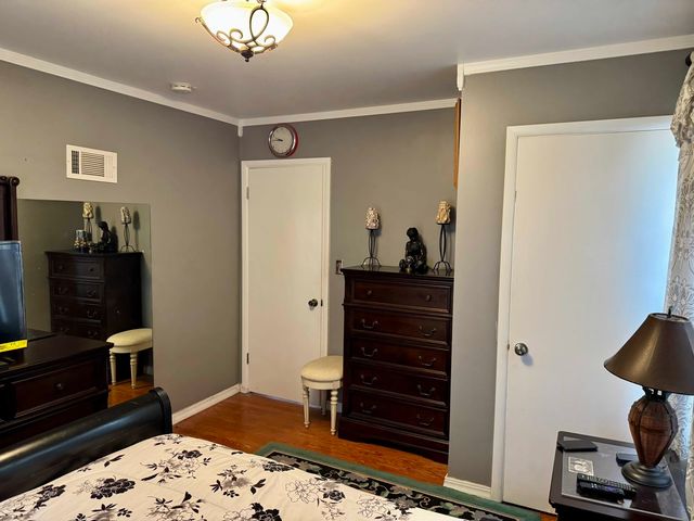 7918 W Oakton Street, Niles, IL 60714