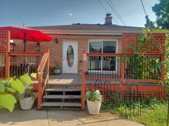 7918 W Oakton Street, Niles, IL 60714