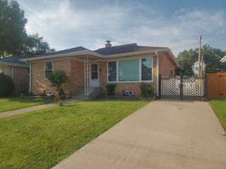 7918 W Oakton Street, Niles, IL 60714