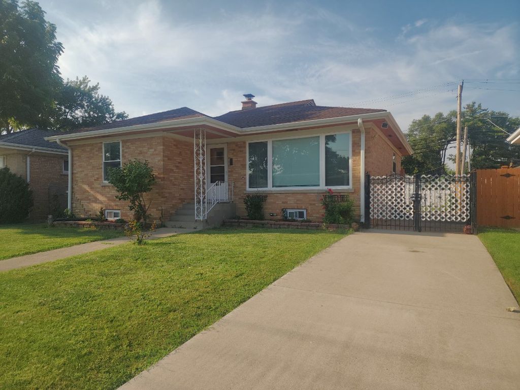7918 W Oakton Street, Niles, IL 60714
