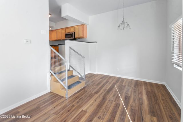 2745 Grinstead Dr APT 109, Louisville, KY 40206