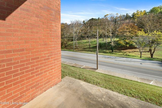 2745 Grinstead Dr APT 109, Louisville, KY 40206